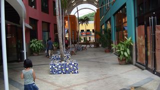 寂しさ漂うショッピングモール