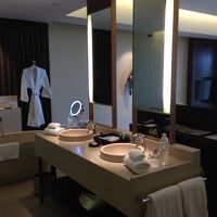 バスタブは部屋にあっておしゃれな感じです。