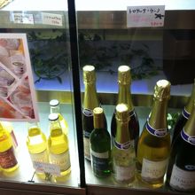 地元もワインも買えます