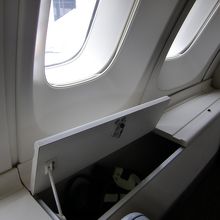 2階席は横の物入れが便利