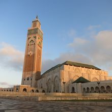 朝日に照らされるモスク