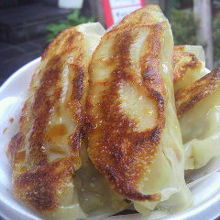 餃子はその場で焼いてくれました！