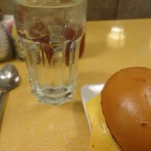 本当にチーズバーガーだけ。