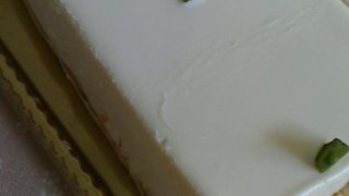 濃厚なレアチーズケーキは定期的にどうぞ。