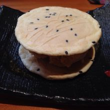 八戸せんべい黒糖アイス