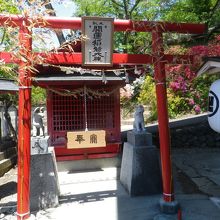 境内にあります