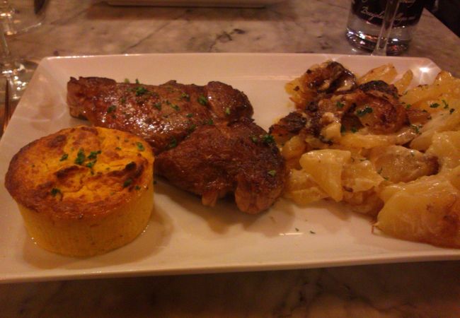 リヨンのレストランは要予約。