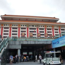 入国カウンターは国際空港並み