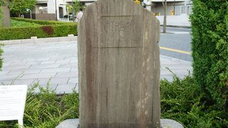 小栗上野介忠順とヴェルニ―の胸像が並ぶ、その傍らです