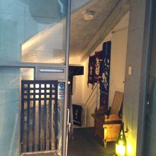 入口は分かりづらいです