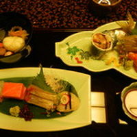 たべきれないほどの料理