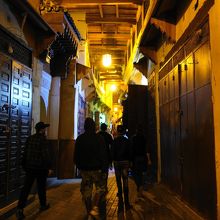 夜のメディナ。