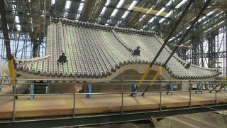 ガラス窓越しに天守閣