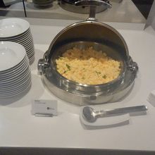 このZエリアのビジネスラウンジのミールよりも良いです、