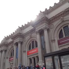 館の正面です。