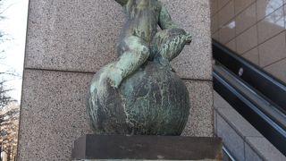 天使がラッパを吹いている・・・外国っぽいから？