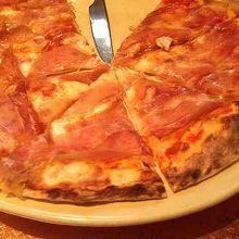 ピッツァが専門の店のようです