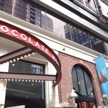 お店の外観です。チョコレートマークがかわいい。