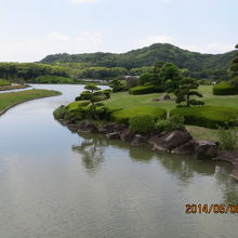 池も巨大