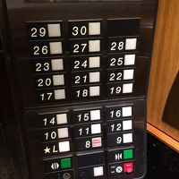 エレベーター内部