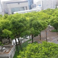 5階に朝食会場から公園が見えます