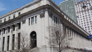 重厚な建物で、一見郵便局ではないみたい。