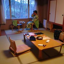 お部屋は少し小さめです