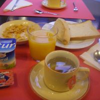 朝食はホテルの併設しているレストランでコンチネンタルです。