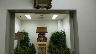 目立たない場所にある