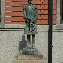 シーボルト記念館前の像