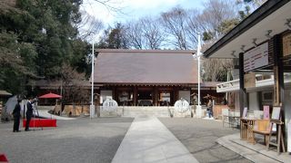 乃木坂駅すぐ隣の静かな神社