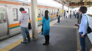 ＪＲ中央線と愛知環状鉄道は同じホームを利用