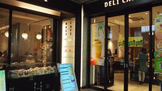 JR大阪駅御堂筋口の改札出てすぐ