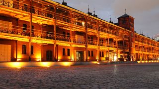 赤レンガ倉庫のライトアップが綺麗です