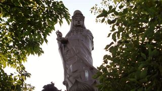 高浜市名物、日本一の陶管製の観音像です！