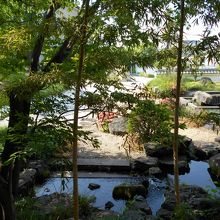 墓地からの歴史博物館のお庭の眺め。