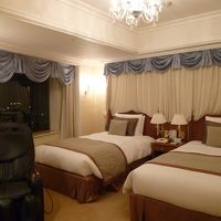 ベッドルーム。マッサージチェアがありました。