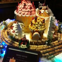 レストラン前に飾られていたお菓子の家