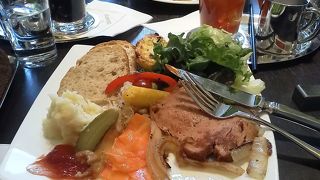 ゆったりと落ち着ける雰囲気のカフェ