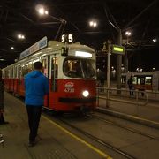 ウィーンミッテ駅からフランツヨーゼフ駅に行くにはここでトラムに乗り換え