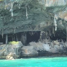 バイキングケイブ