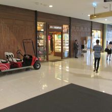 ジム トンプソン (伊勢丹店)