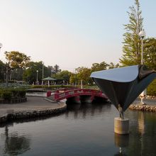 モニュメントは恵那峡の傘岩のフォルムに似ているなぁ。