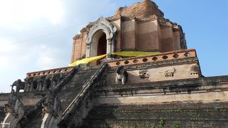 独特の形のお寺