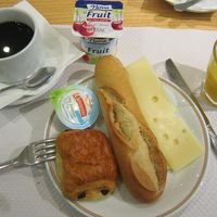 朝食です。パンとチーズがとても美味しかった！