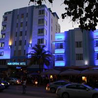 右側の３階建てのホテルもパークセントラルホテルの一部としてつ