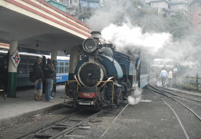Halfway to Heaven　ダージリン鉄道 ダージリン・ヒマラヤ鉄道 - Wikipedia