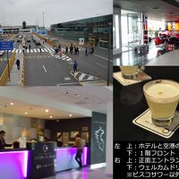 ホテルと空港、フロント、バーの様子