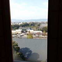 部屋の障子窓の向こうに二条城（ステキ！）