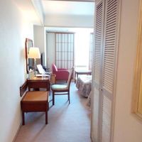 客室はビジネスホテルより広めです